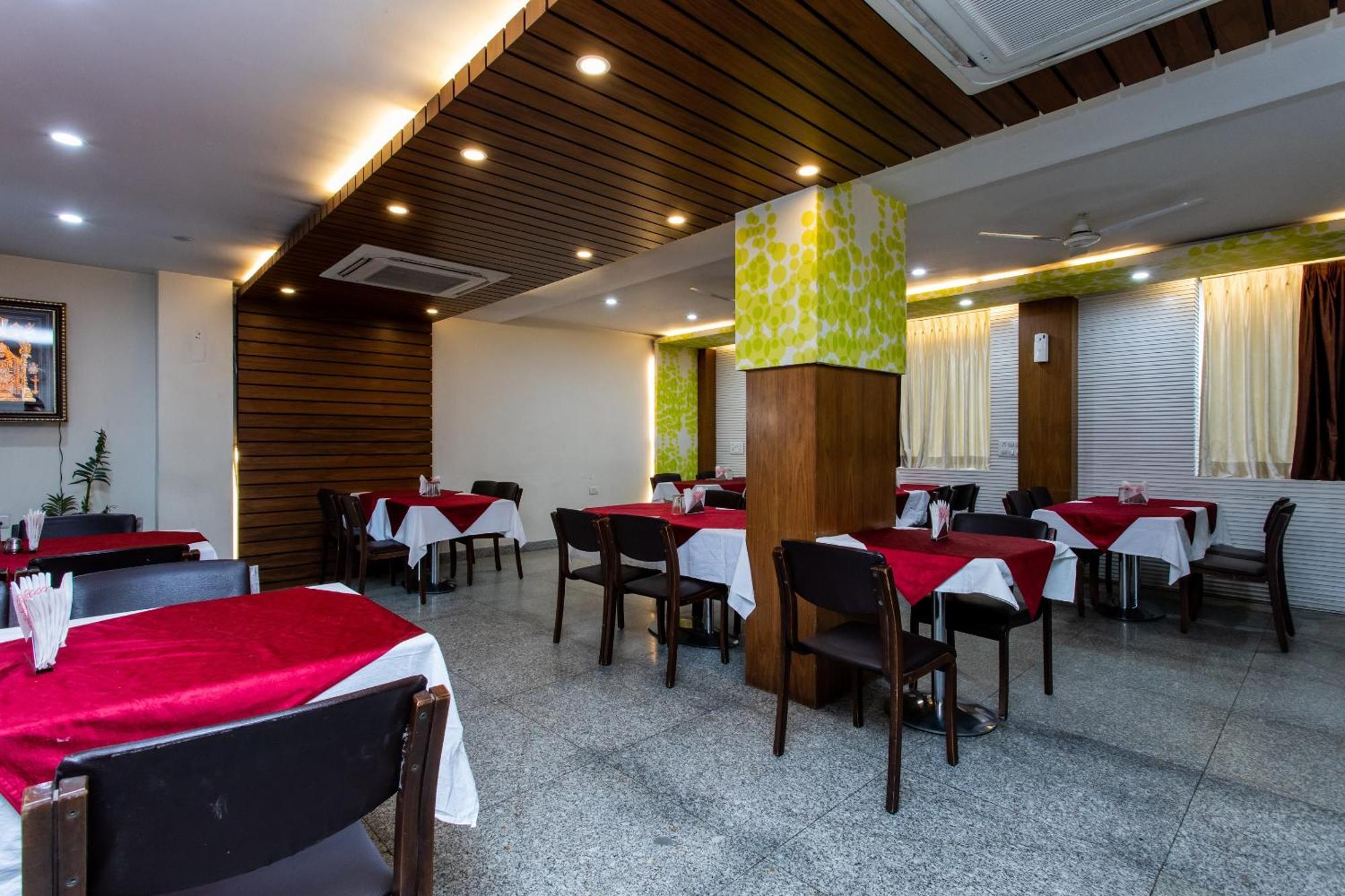 Super Hotel O Mohit Regency Бопал Екстериор снимка