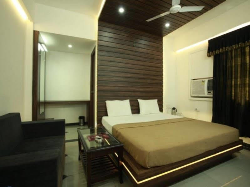 Super Hotel O Mohit Regency Бопал Екстериор снимка
